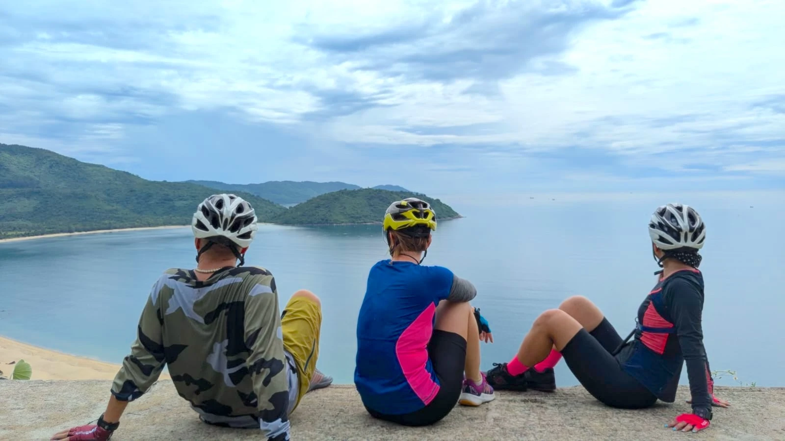 Cycling Trip Hue to Hoi An 1 Day